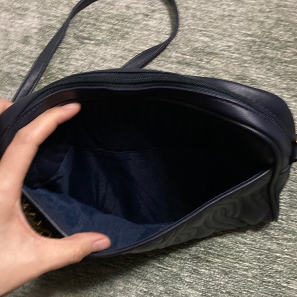 Vintage Elegant navy Quilted crossbody purse - Picture 5 of 7